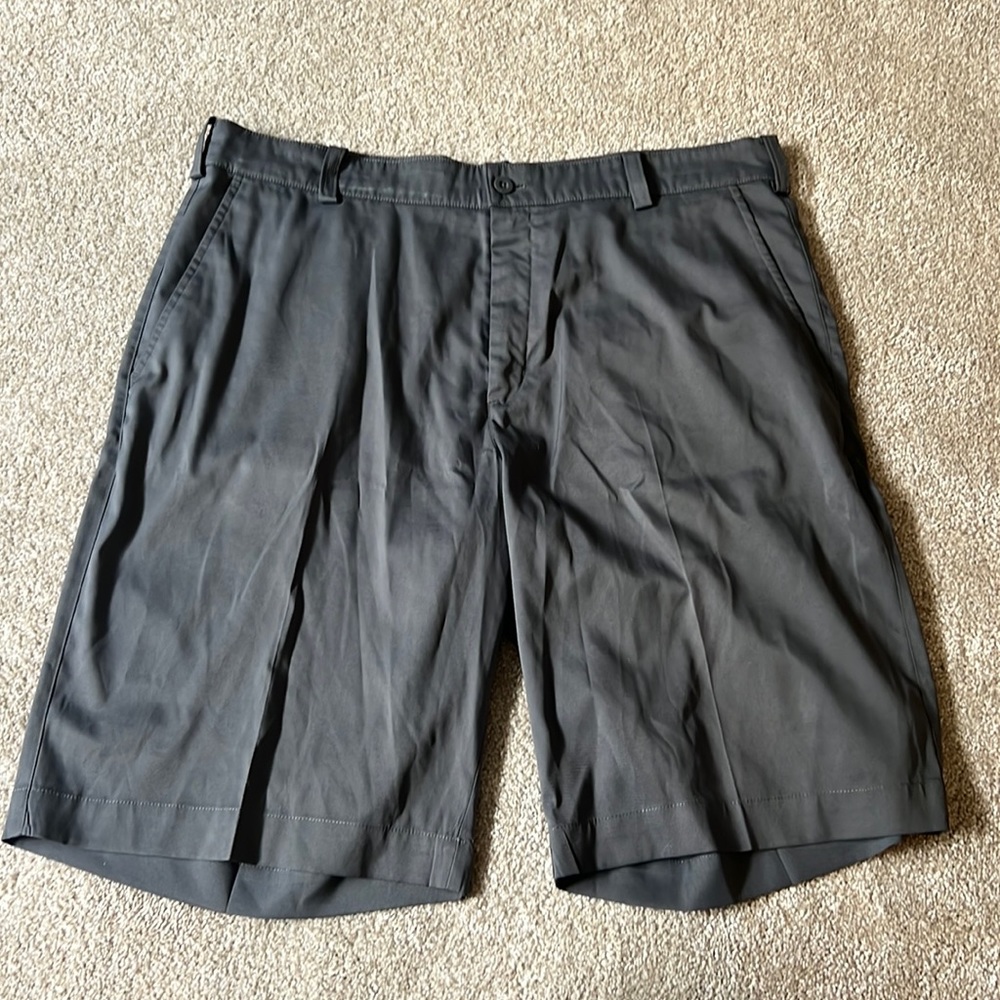 Nike golf tour performance dri-fit shorts - size 34